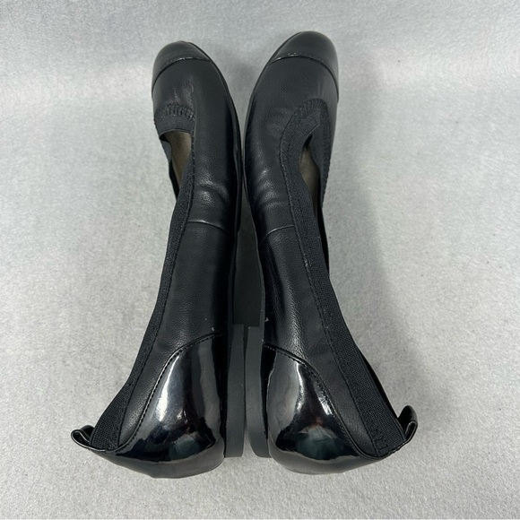 NATURALIZER WOMEN'S CHLOE BLACK LEATHER SHINY CAP TOE FLATS SHOES SIZE 5.5M - Picture 7 of 13